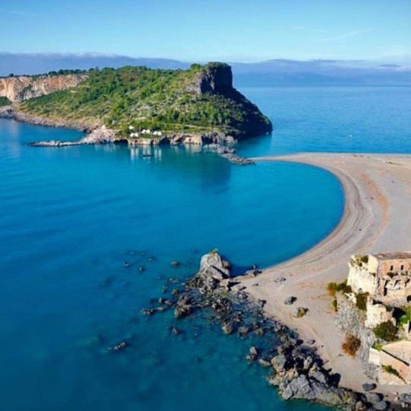 Bandiere Verdi in Calabria: viaggio tra spiagge attrezzate e vini autoctoni