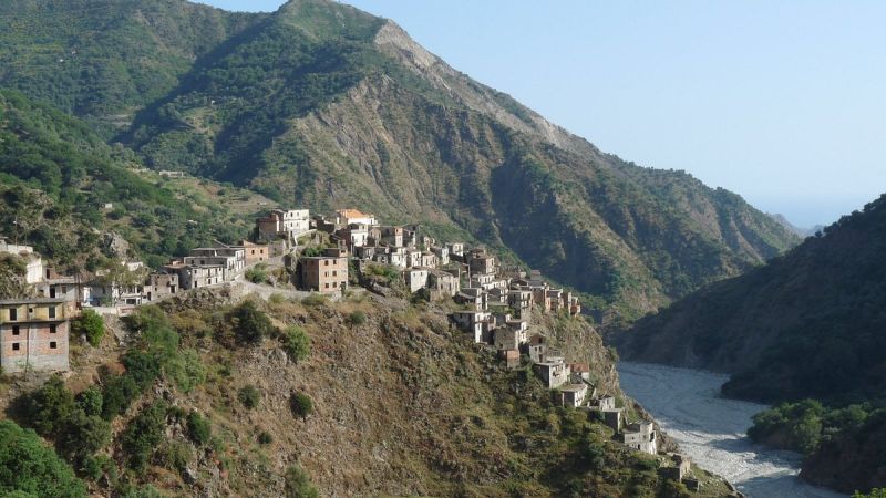 Roghudi è tra i borghi fantasma più popolari di Italia