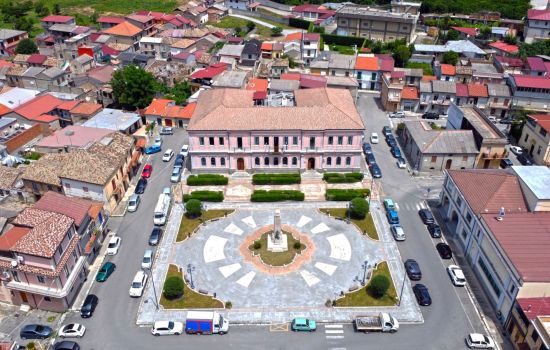 Municipio e Piazza Liberta Taurianova %C2%A9 Filippo Andreacchio Lamorfalab Studio Creativo 09b7fea1 - Meraviglie di Calabria - 5