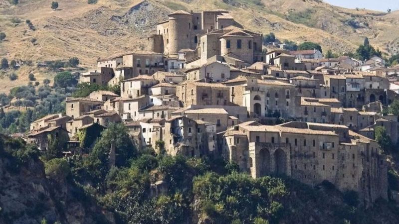 Borghi ospitali di Calabria, un docufilm a Roseto Capo Spulico per raccontare i territori
