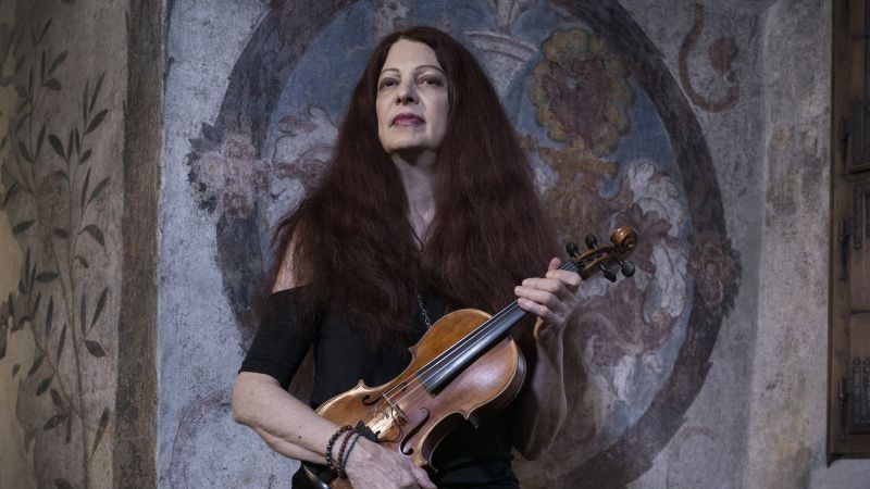 Al Parco Archeologico di Sibari arriva Scarlet Rivera, la violinista di Bob Dylan