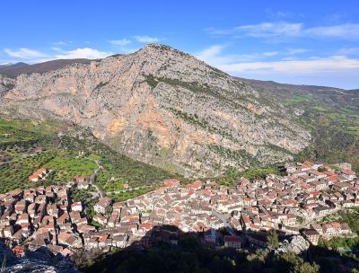 Civita 809043c0 - Home - 35 Civita, il paese dei comignoli e delle case antropomorfe (VIDEO)