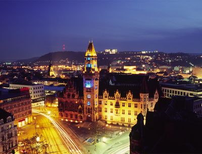 Saarbrucken Rathaus Ph Dirk Weishaar Wikipedia CC BY SA 3.0 8ed3ba22 - Home - 36 Calabria “Destination Dolce Vita” seduce la Germania