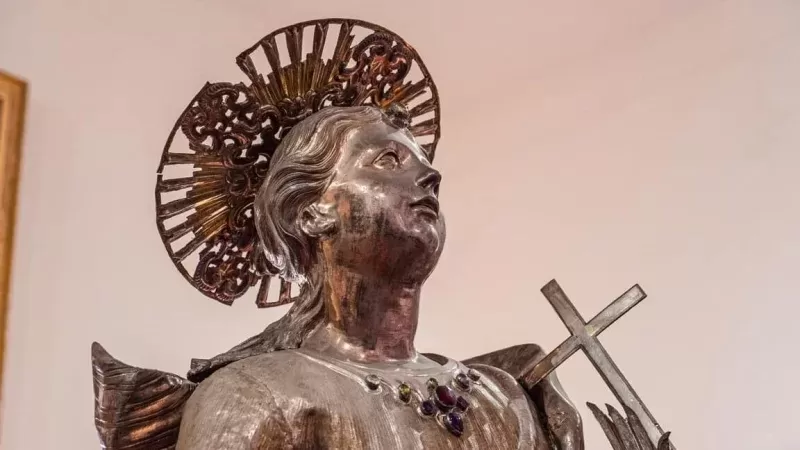 La statua di Santa Domenica a nuova luce, le tecniche di restauro in vetrina a Ferrara – VIDEO