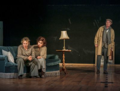 Teatro Foto di scena I Turni scaled 920c0b64 - Home - 37 Première al Teatro Rendano per “I turni” di Cristina Comencini