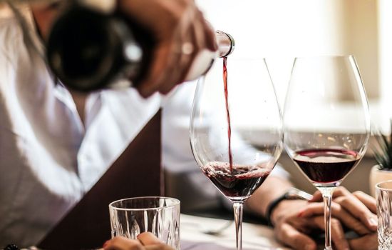 how to serve wine like an expert e1710756936490 95cef05c - Meraviglie di Calabria - 3