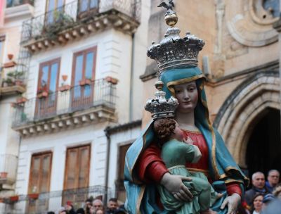 Duomo Madonna del Pilerio processione 106 96160244 - Home - 33 Madonna del Pilerio, da 450 anni l’atto di fede dei cosentini