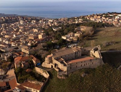 Vibo Valentia 1 98ec5fb4 - Home - 38 Vibo Valentia alla BIT, il debutto del brand “Città di tutte le epoche”