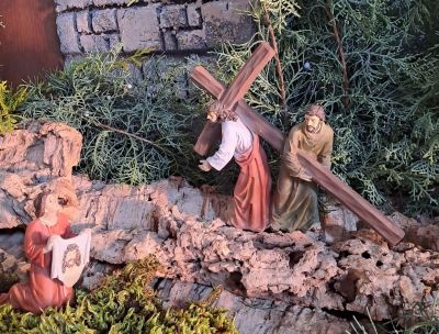 Presepe pasquale ADAMI decollatura 8 a scaled 9c870680 - Home - 36 Tradizioni di Pasqua, un piccolo presepe per la Passione di Gesù