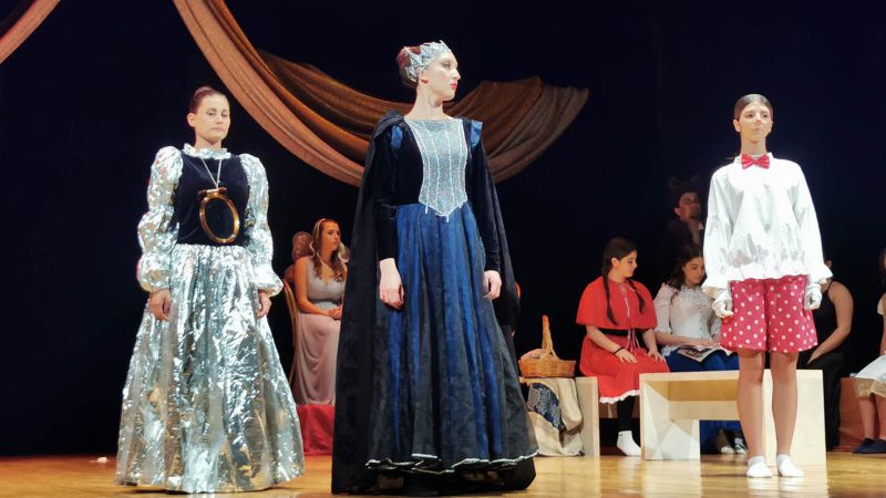 Laboratori teatrali, gli studenti dei Licei di Lamezia mettono in scena “Favolescion”