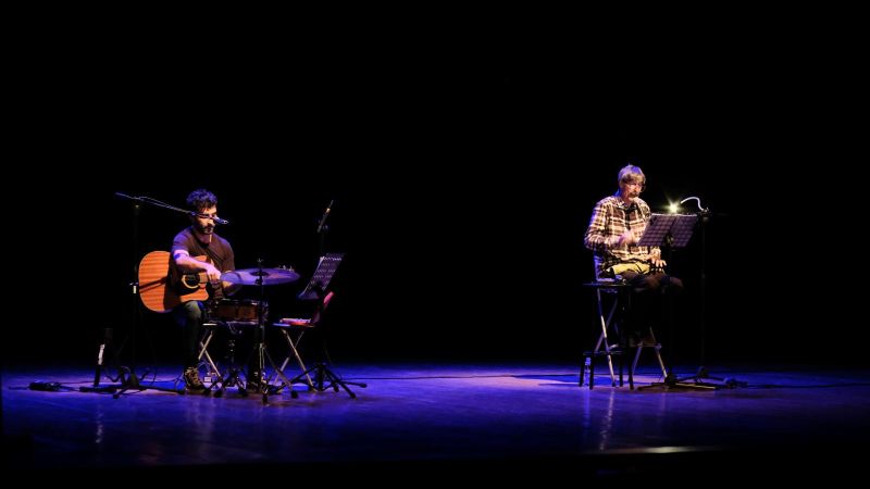 Teatro, il topos senza tempo de “I Cavalieri” di Max Mazzotta