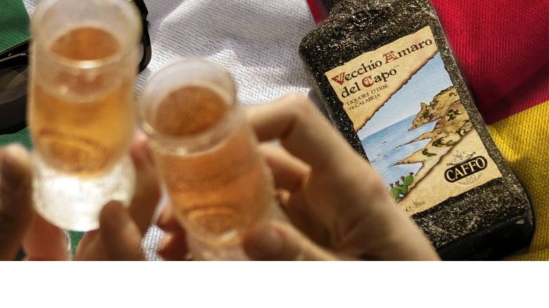Vecchio Amaro del Capo tifa Azzurri con gli italiani in Germania