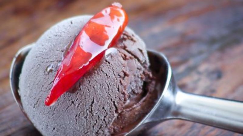 Gelato al peperoncino, l’estate piccante che non ti aspetti [RICETTA]