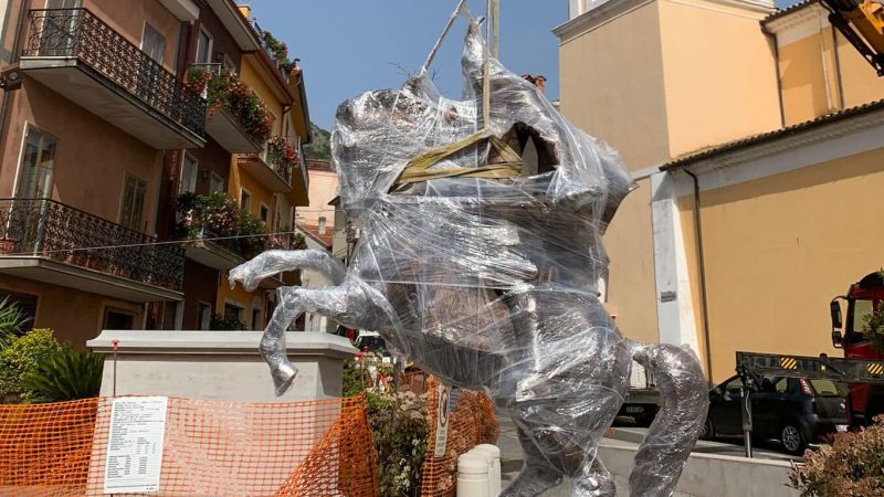 La statua di Skanderbeg in città, San Basile pronto per il grande evento