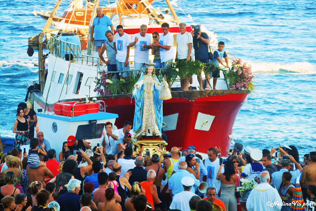 Processione a mare della Madonna di Porto Salvo a Catanzaro Lido Sbarco - Meraviglie di Calabria - 4