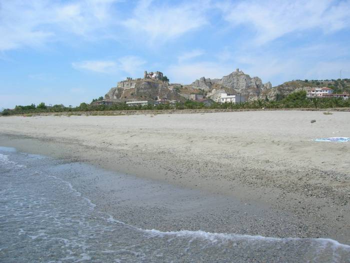 roccella jonica spiaggia e rocca del castello - Meraviglie di Calabria - 2