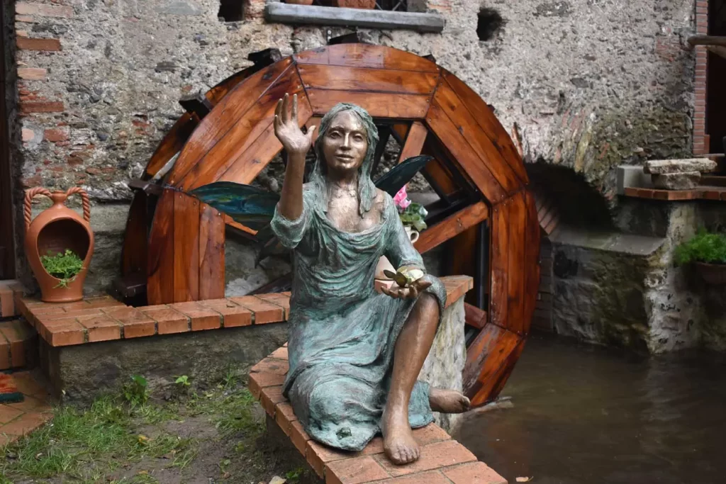 4 Statua bronzea della fata Gelsomina realizzata da Maurizio Carnevali - Meraviglie di Calabria - 6