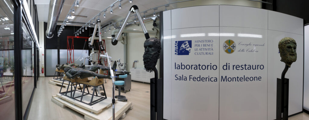 LaboratorioBronzi2A scaled 1 - Meraviglie di Calabria - 2