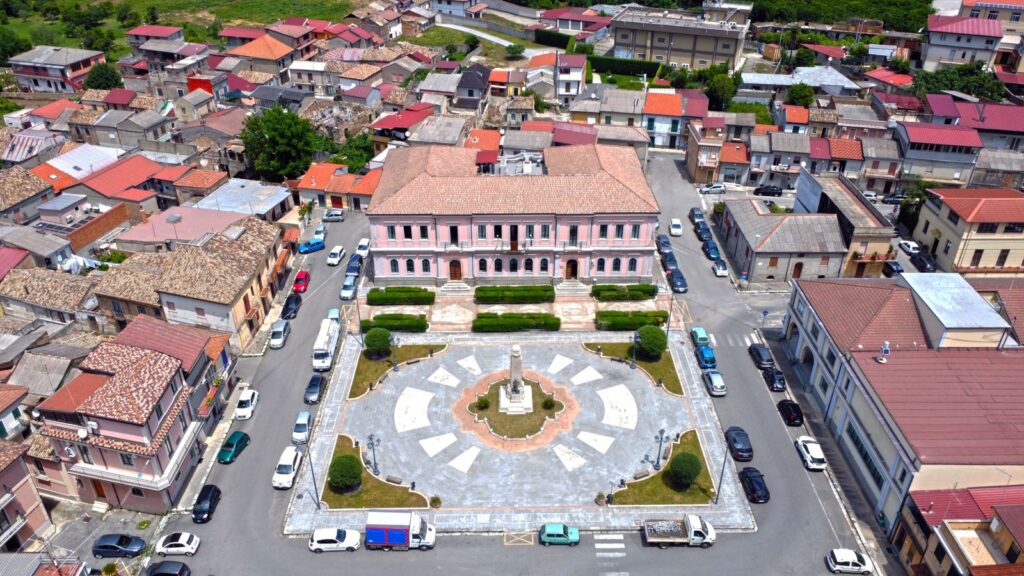 Taurianova Municipio e Piazza Liberta crediti Stella Scionti LamorfaLab - Meraviglie di Calabria - 2