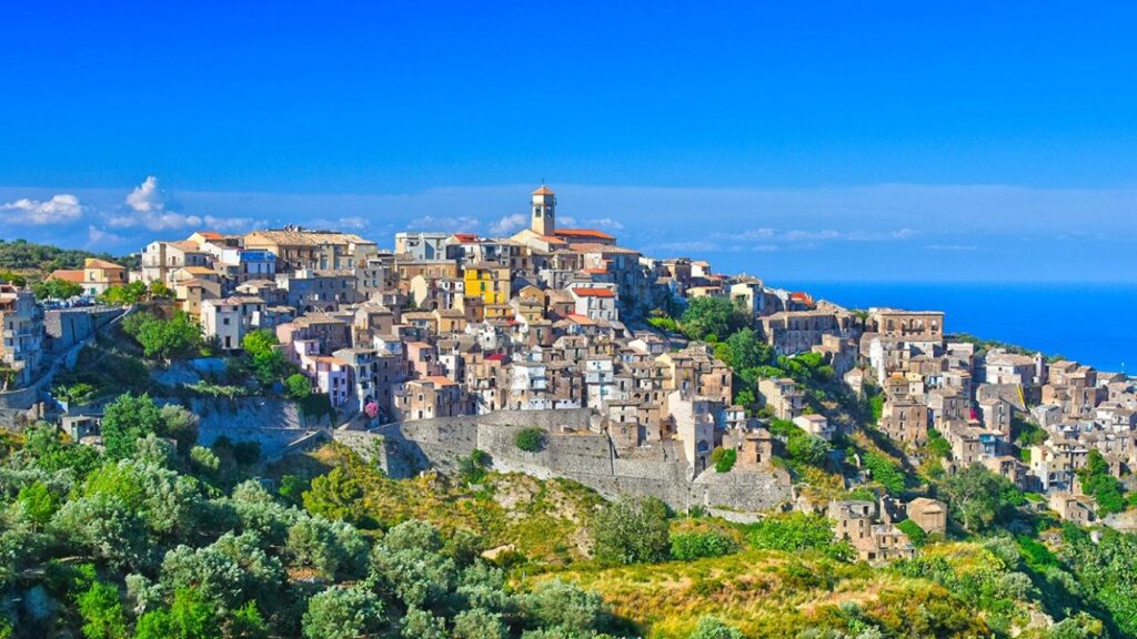 Badolato borgo visto oggi da sud - Meraviglie di Calabria - 8